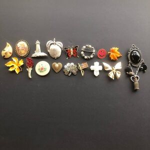 Elegant Assorted Brooch Set Lot of 72